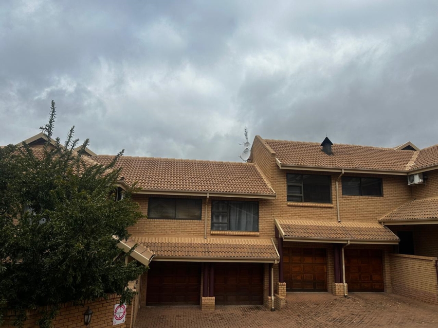 3 Bedroom Property for Sale in Heuwelsig Free State